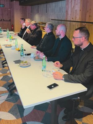 Hlavné myšlienky o synodalite, evanjelizácii a živote Cirkvi zo stretnutia s kardinálom Ryśom